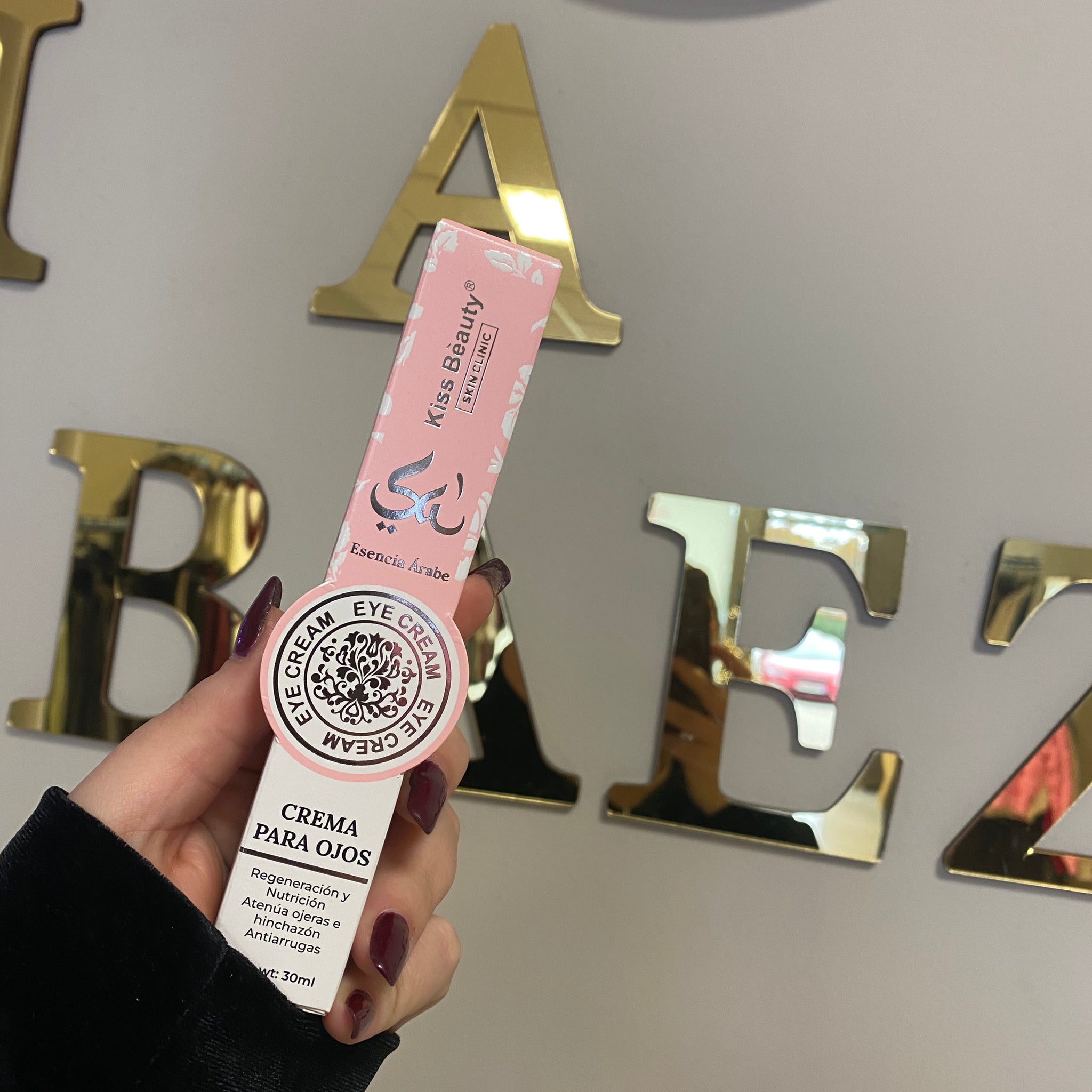 Contorno de ojos yara