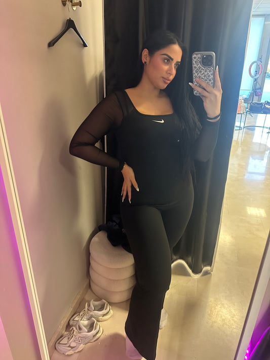 Mono Nike espalda al aire